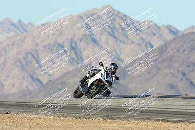 media/Dec-01-2025-Moto Forza (Mon) [[2daa91e15f]]/3-Beginner Group/Session 4 Turn 9/